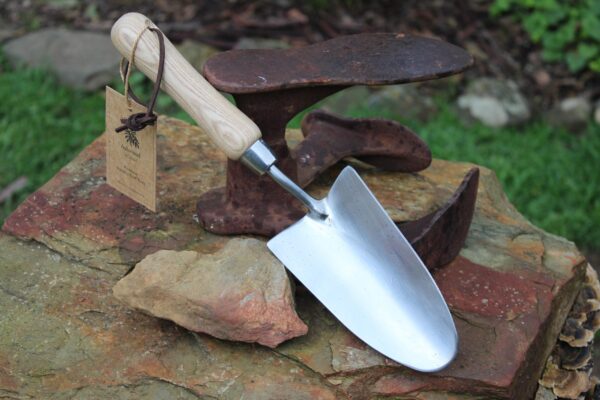Trowel on a stone resting